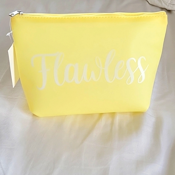 Forever 21 Handbags - ✨️ "Flawless" make-up bag, NWT☀️🎉